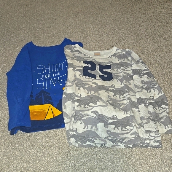 Bundle of tees, jeans & sweaters - Picture 3 of 4